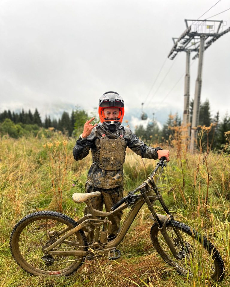 7D057D35-62CD-490E-AA4C-12B2BC644073