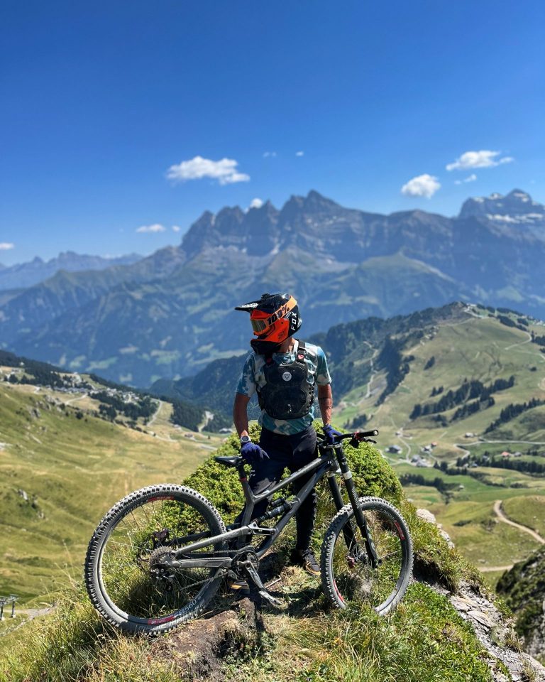 EC9DBBB4-0F9A-4837-8CEB-D77B4FB0303F